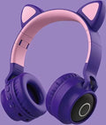 WizBay Premium Select® CAT Ear KIDS LED Headset met Microfoon LED op de Buitenkant - HD Bluetooth Phone Call - Ingebouwde Microfoon - SD Card - Verstelbare Hoofdband - Soft Zuurstof doorlatend Ear Pads - Kleur Donker Paars Buitenkant Roze Binnenkant